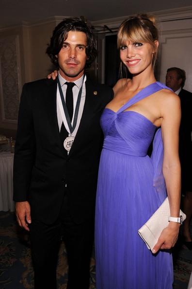    Nacho Figueras med kool, gullig, Fru Delfina Blaquier 