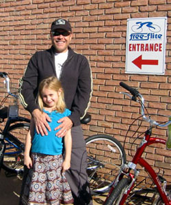 Foto van Alton Brown  & zijn Dochter  Zoey Brown