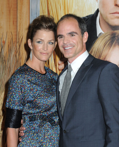 Michael Kelly avec jolie, sexy, mignonne, femme Karyn Mendel 