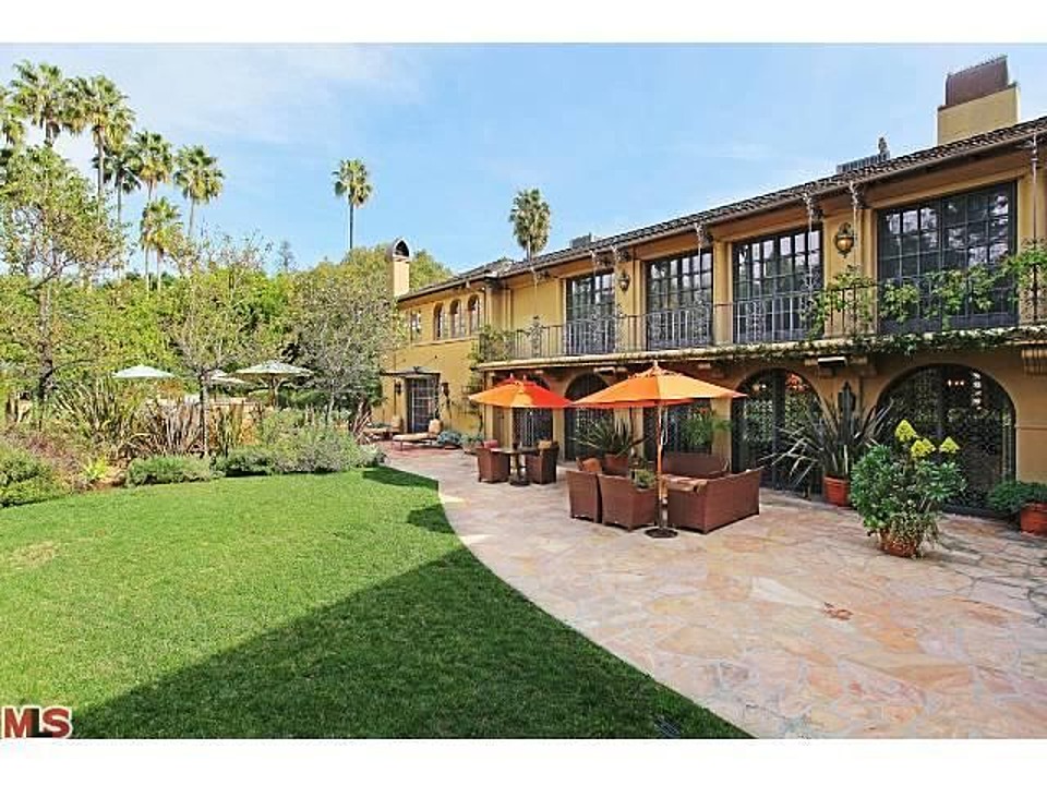 Photo: house/residence of the friendly amusing sympathetic  40 million earning Los Angeles, California, United States-resident
