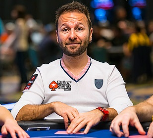 Daniel Negreanu 2024 Hellbraun Haar & unkonventionell Haarstil.
