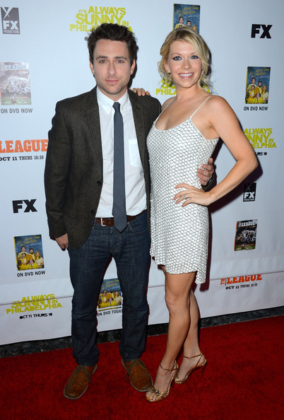 Charlie Day avec mignonne, femme Mary Elizabeth Ellis 