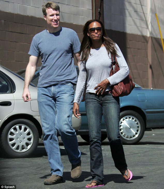    Aisha Tyler con interesante, amigable, divertida, Marido Jeff Tietjens 