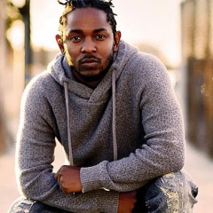 Cabelo preto e penteado afro de Kendrick Lamar  em 2024