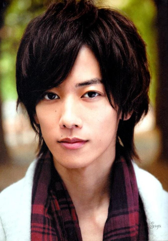 Takeru Sato 2024 noire cheveux & alternative style de cheveux.
