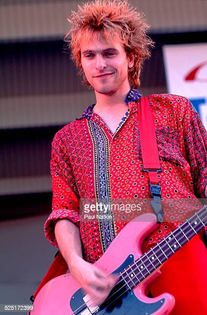 Il 57-anni 180 cm alto Tommy Stinson nel 2024