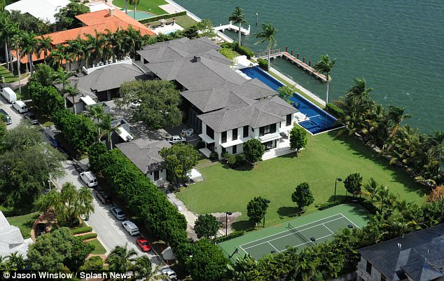 Photo: house/residence of the cool fun talented  85 million earning Miami, Florida, U.S.-resident
