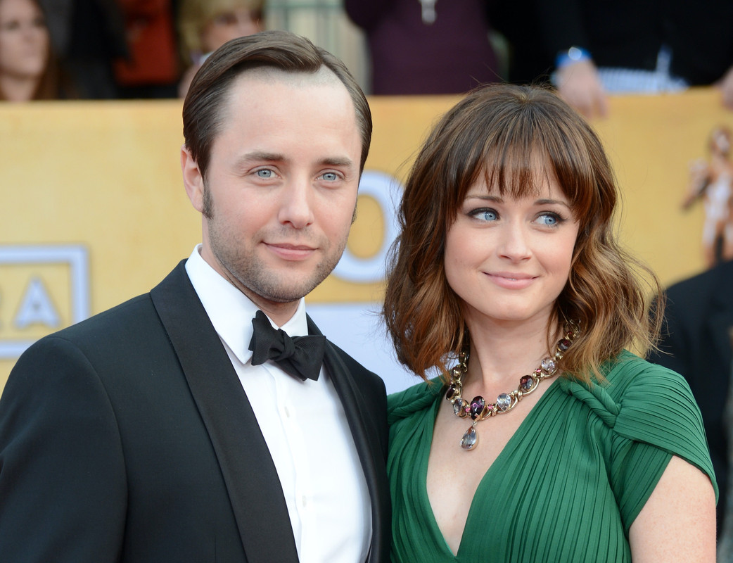    Vincent Kartheiser med vacker, Fru Alexis Bledel 