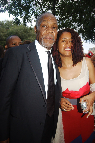    Danny Glover med vacker, Fru Asake Bomani 