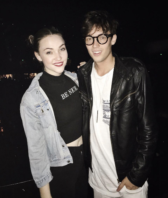    Violett Beane con Ragazzo Eyelid Kid 