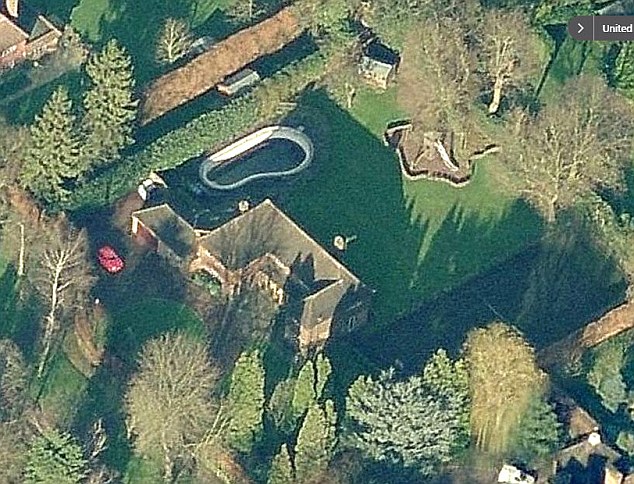 Photo: house/residence of the friendly fun  22 million earning London, England, United Kingdom-resident
