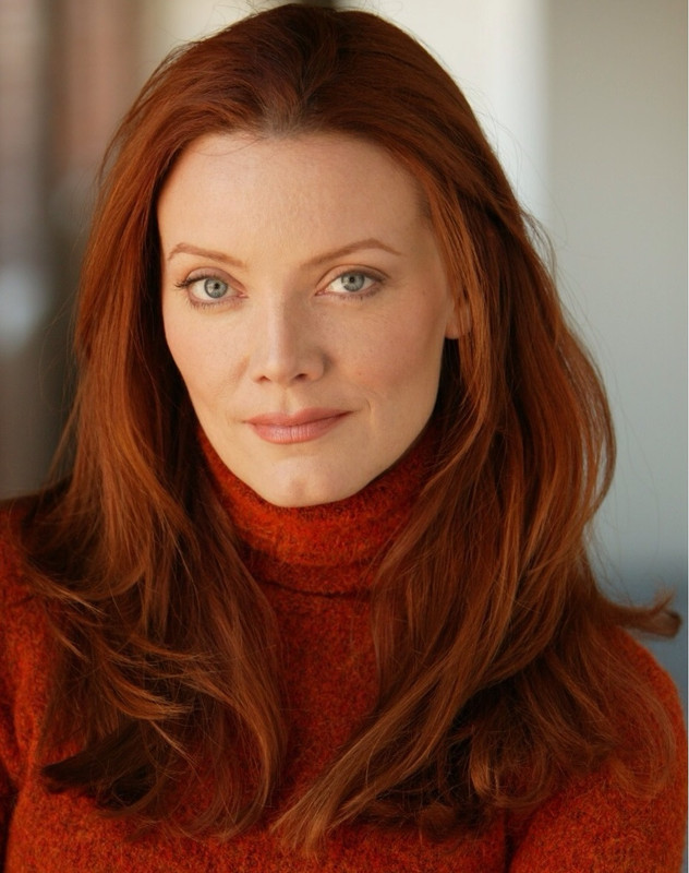 Søster (Lori Lively)
