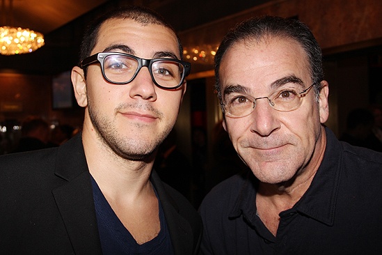 Foto de Mandy Patinkin  & su  Hijo  Gideon Grody-Patinkin