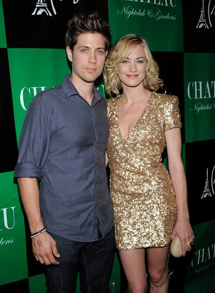    Yvonne Strahovski con Ragazzo Tim Loden 