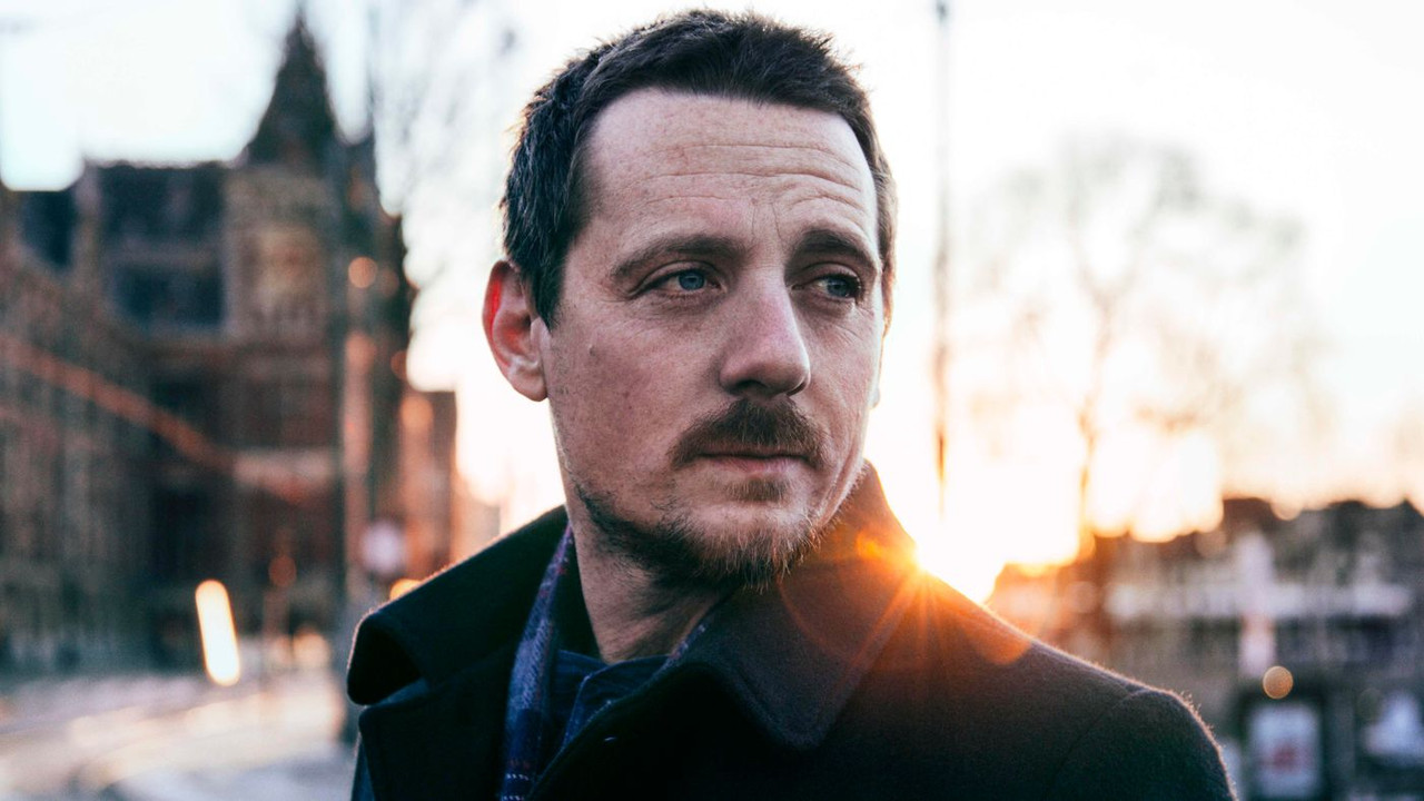 Sturgill Simpson  - 2024 Regular brown hair & chic hair style.
