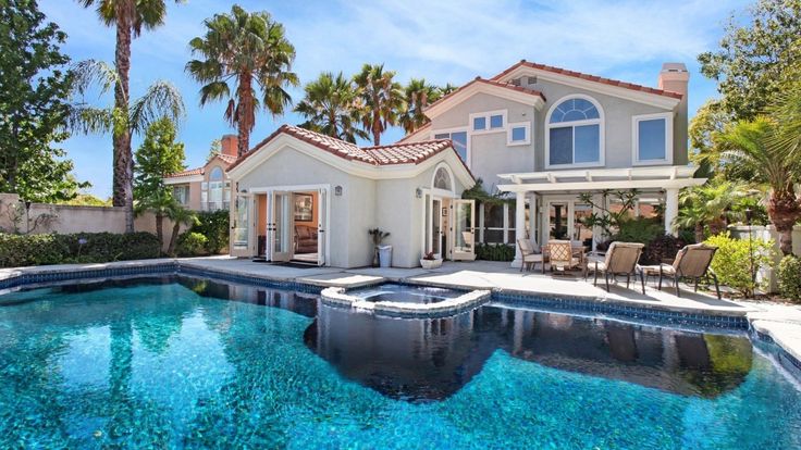 Photo: house/residence of the beautiful sexy cute  3 million earning Los Angeles, California, United States-resident
