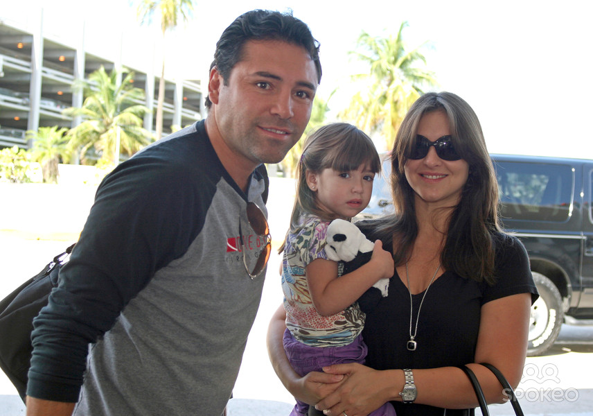Oscar de la Hoya med familie i billedet
  