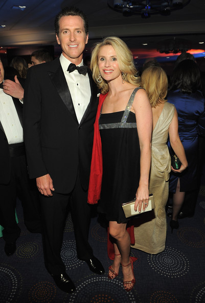 Gavin Newsom avec jolie, femme Jennifer Siebel  