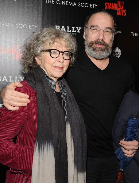 Mandy Patinkin avec jolie, femme Kathryn Grody 