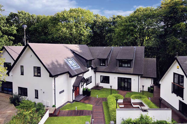 Marouane Fellainis Hus i Manchester, United Kingdom