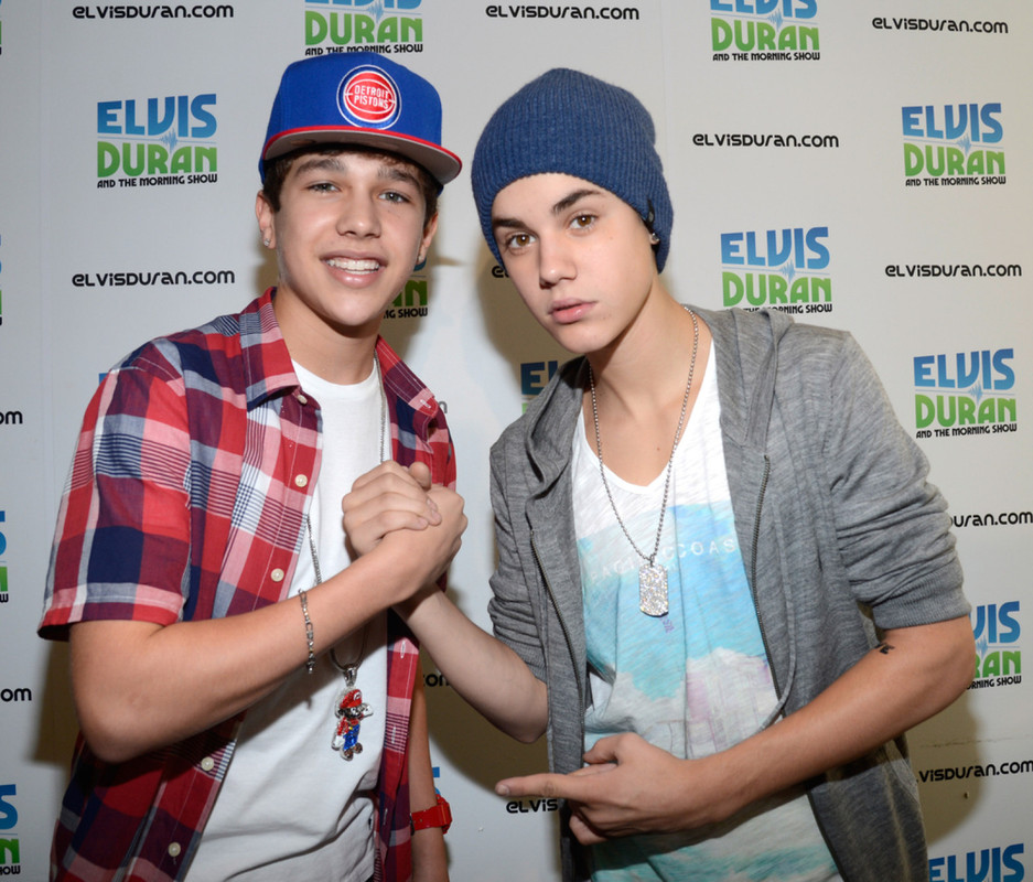 Foto på Austin Mahone  & hans vän Justin Bieber