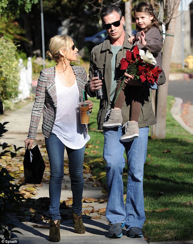 Photo de famille de la comédienne, marié à Freddie Prinze Jr.,  célèbre pour Buffy the Vampire Slayer, I Know What You Did Last Summer, Scooby-Doo.
  