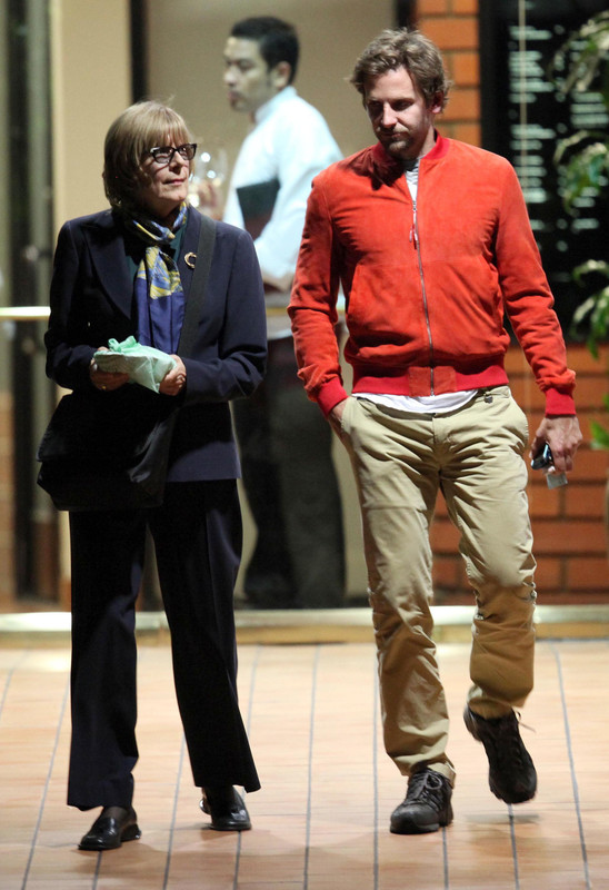 Foto von Bradley Cooper  & sein  Mutter  Gloria Campano Cooper