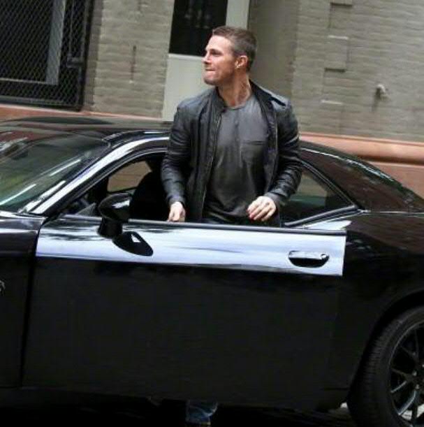 Photo of Stephen Amell  - car
