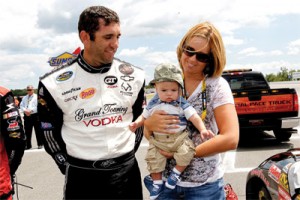 Elliott Sadler met mooie, innemende, vriendelijke, vrouw Amanda Sadler 