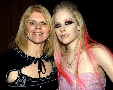 Foto van Avril Lavigne  & haar Moeder   Judith-Rosanne Loshaw Lavigne