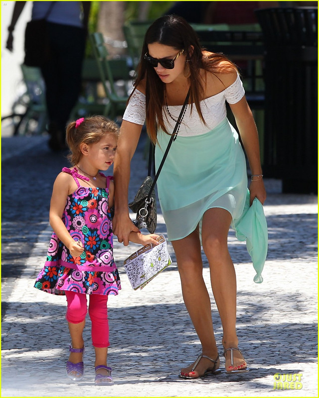 Photo of Adriana Lima  & her Daughter  Sienna Lima Jarić