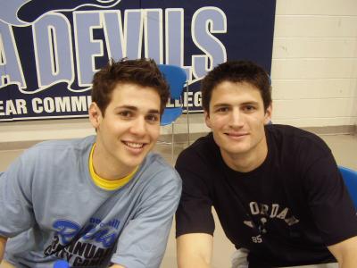 Foto von James Lafferty  & sein  Bruder  Stuart Lafferty