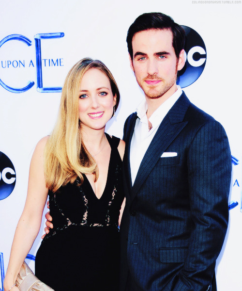    Colin O’Donoghue med sød, Kone Helen O