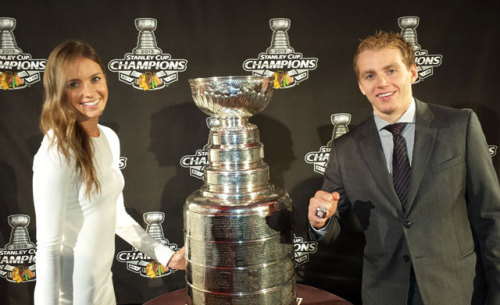 Patrick Kane avec jolie, amie Amanda Grahovec 