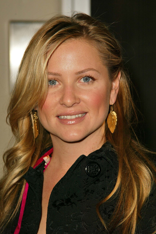 Jessica Capshaw  - 2024 Regular blond hair & casual hair style.
