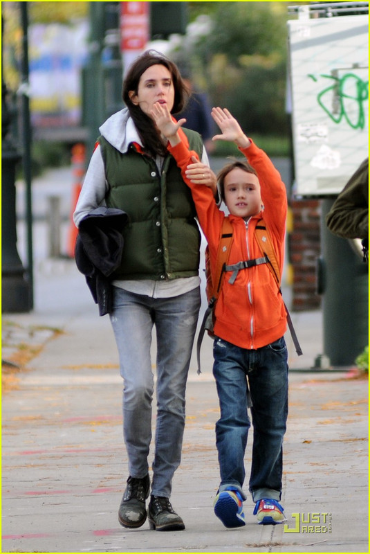 Photo of Jennifer Connelly  & her Son  Stellan