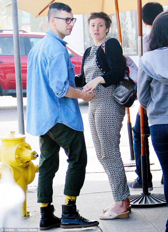 Jack Antonoff avec cool, mignonne, amie  