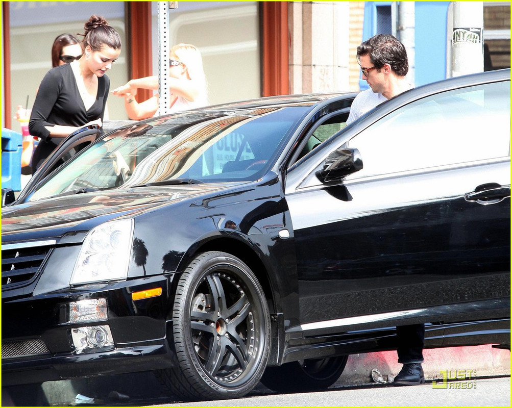 Foto do carro de Milo Ventimiglia Caddilac CTS