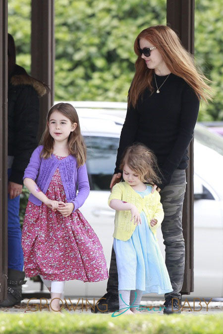 Foto van Isla Fisher  & haar Dochter  Elula Lottie Miriam Cohen