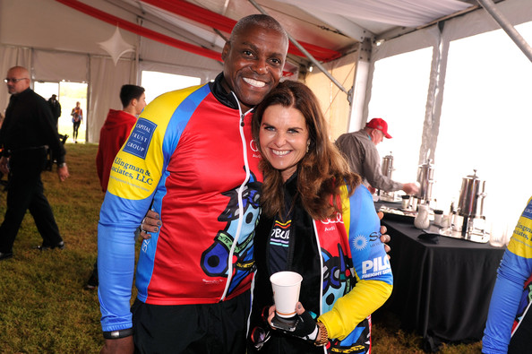 Carl Lewis avec chouette, femme Maria Lewis 