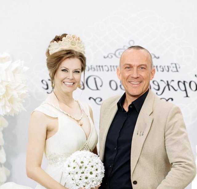 Владимир вместе со своей супругой фото