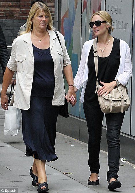 Foto von Kate Winslet  & irh Mutter  Sally Anne Winslet