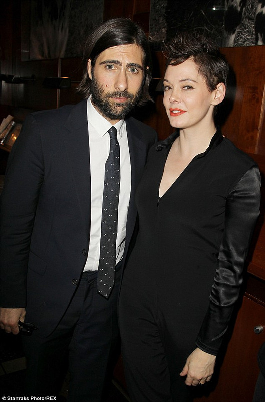 Foto de Adam Driver  & su amigo  Rose McGowan