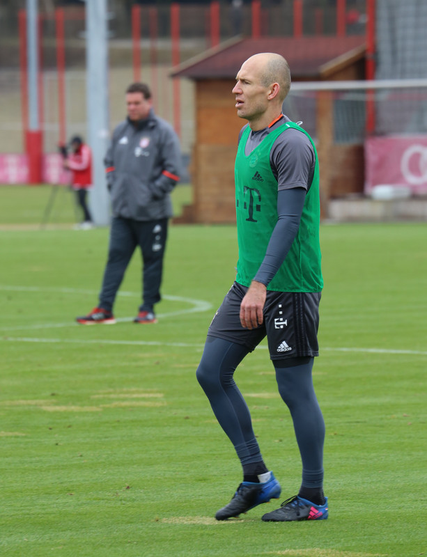 Der 40 Jahre alte 180 cm große Arjen Robben im 2024 Foto