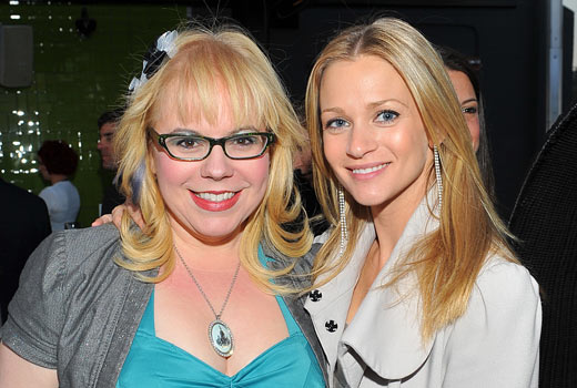 Foto på Kirsten Vangsness  & hennes vän A.J. Cook