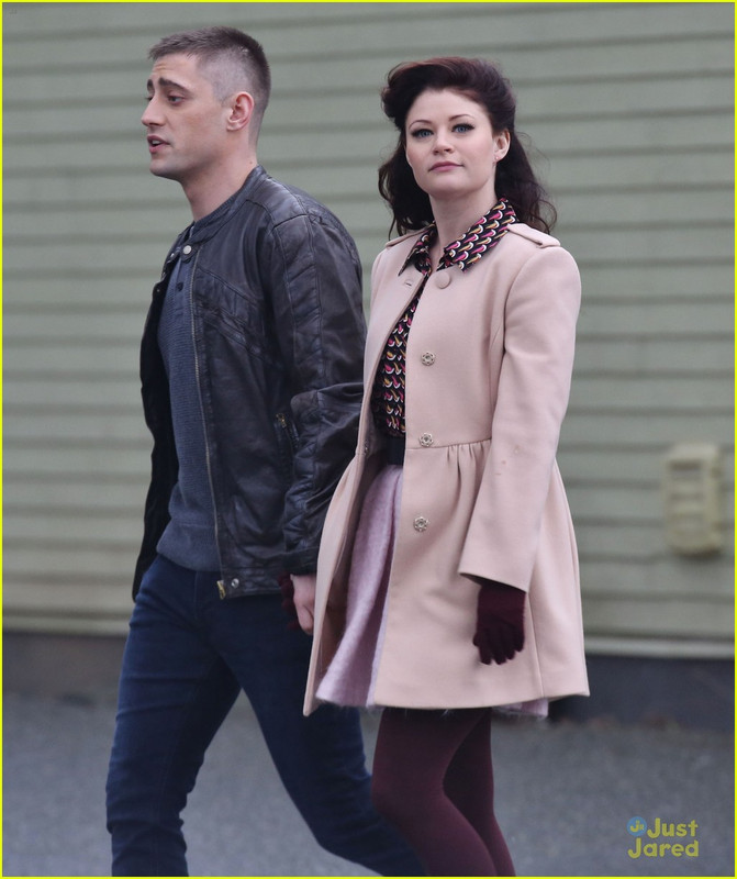 Michael Socha avec mignonne, gentille, douce, femme Faye Ray 