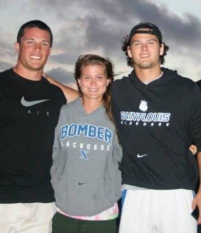 Familiefoto van de American Football speler, een relatie met Shannon Reilly, die beroemd is vanwege Carolina Panthers  