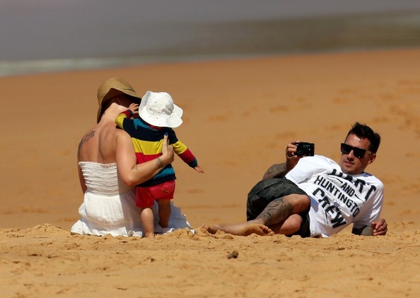 Der nicht religiös
 Krebs ohne shirt, und mit atletische Körper am Strand
