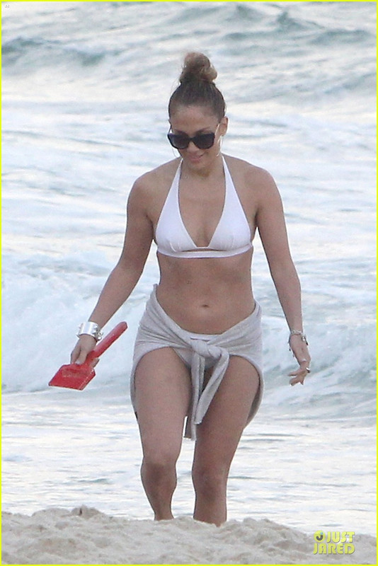 With her athletic body and Dyed hairtype without bra (cup size 34B) on the beach in bikini
