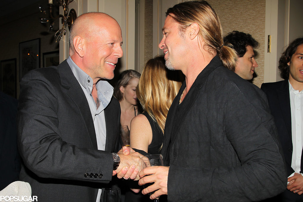 Foto på Bruce Willis  & hans vän Brad Pitt